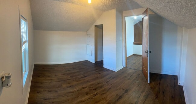 Building Photo - 3bed/1bath house on Homedale Rd.