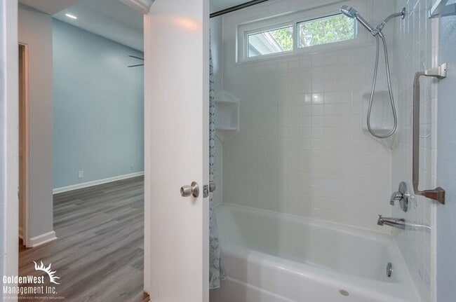 Building Photo - Modern & Spacious 2Bdm 2.5Ba Condo in Cany...
