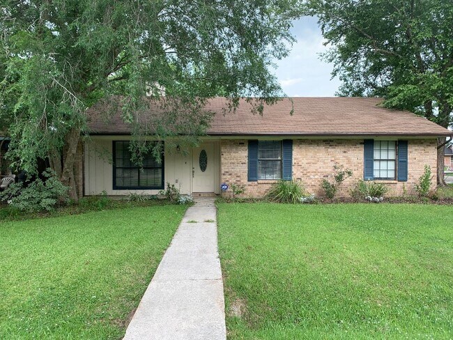 Building Photo - 133 Sea Pines Dr