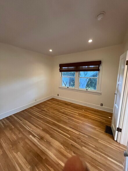 Front bedroom - 1318 N McCadden Pl