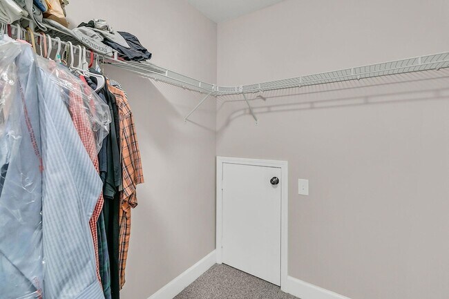 Building Photo - 339 Mt Royall Dr