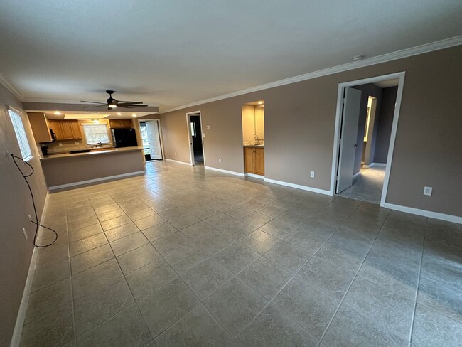 Building Photo - 2 Bedrooms 2 Bathrooms Condo SE Cape Coral...