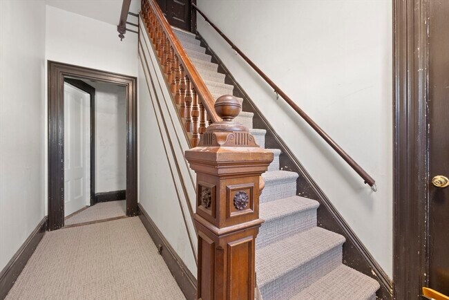 Building Photo - 275 Market St