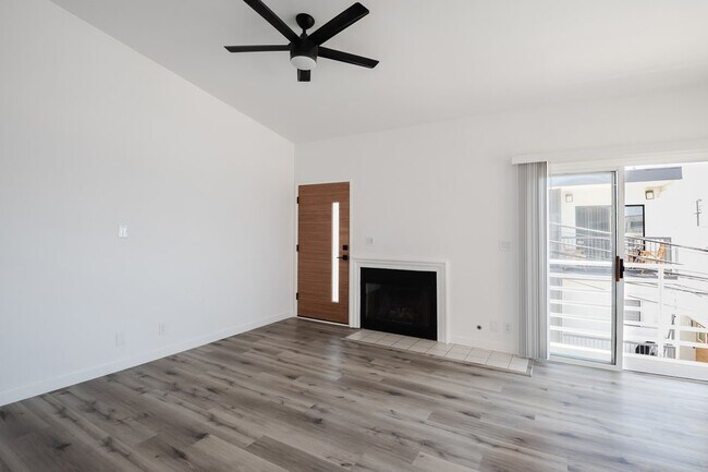 Building Photo - 215 Moonstone St