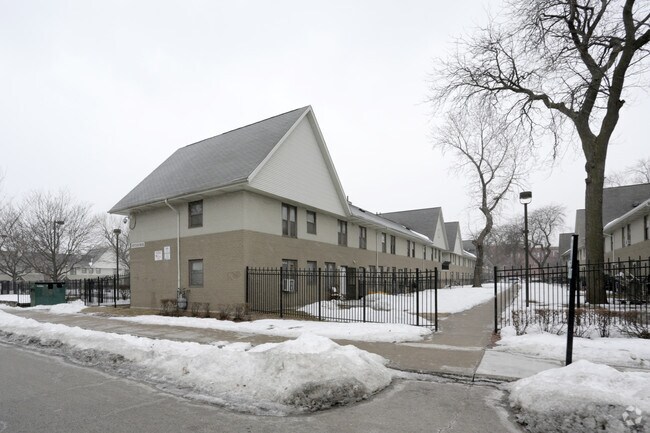 Building Photo - Robert Brooks Homes