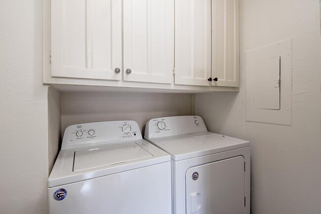 Building Photo - 2012 Court Pl