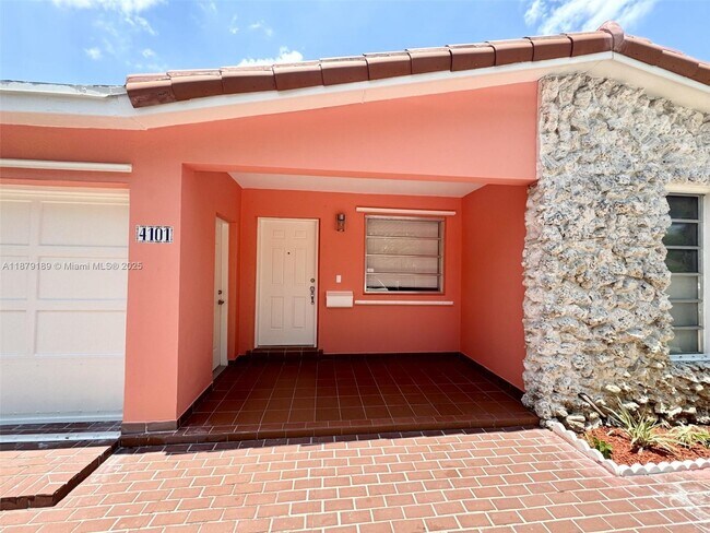 Building Photo - 4101 SW 13th Terrace