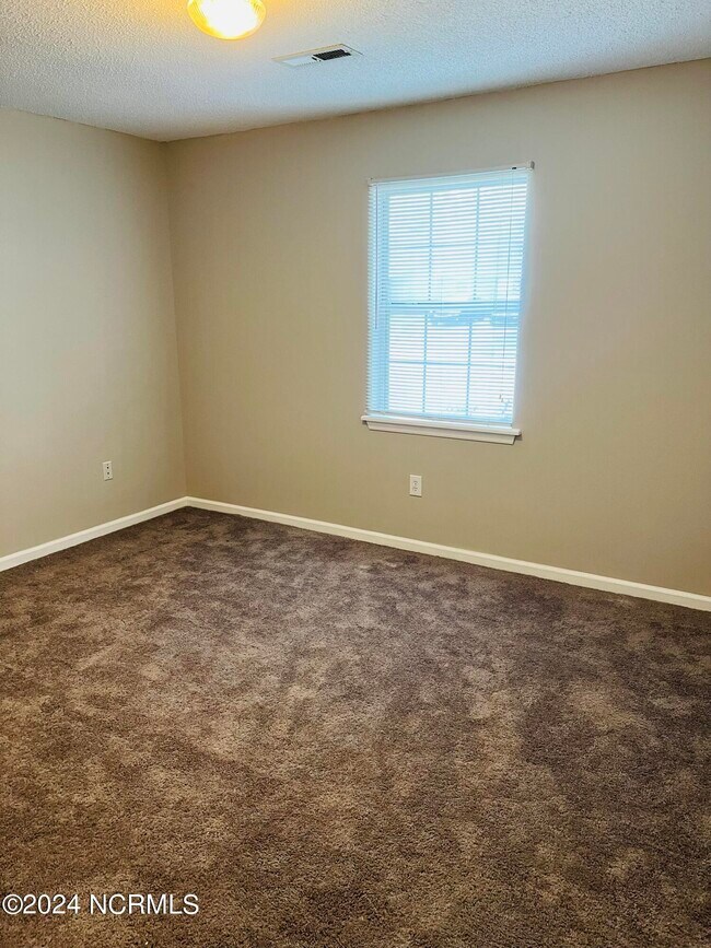 Building Photo - 1810 Summerhaven Dr