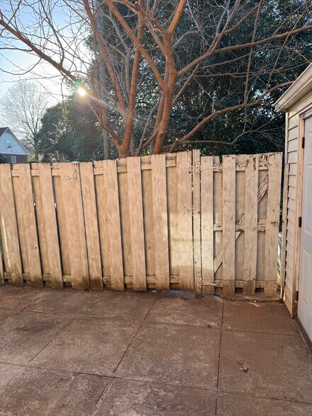 Building Photo - 1228 Archdale Dr