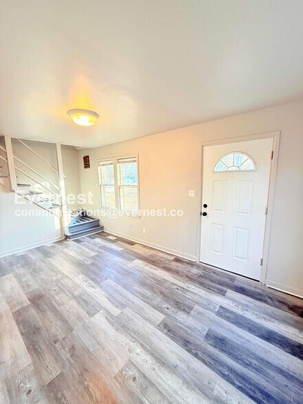 Building Photo - 19148 Hilton Dr