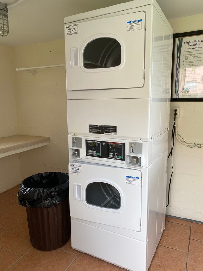 Building Photo - WALK TO THE BEACH FROM YOUR TOTALLY UPDATED, BEAUTIFUL CONDO!