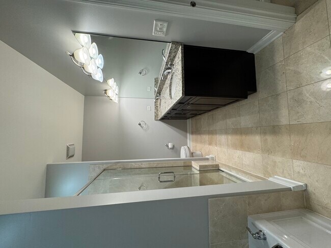 Building Photo - 1800 Amberley Ct