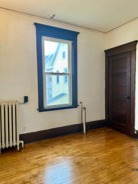 Building Photo - 107 3rd Ave