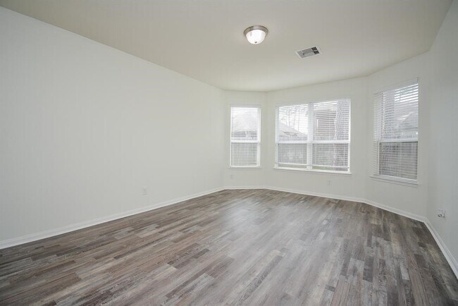 Building Photo - 22211 Weller Oaks Dr