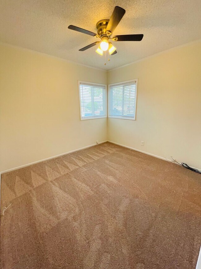 Building Photo - Lomita - Traditional Style - 4 bd / 2 ba H...