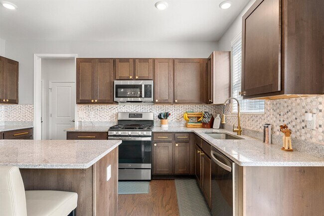 Building Photo - 2136 Wiltshire Dr