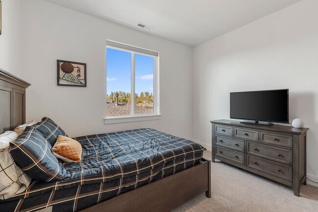 Building Photo - Beautiful 4 bed 2.5 bath home