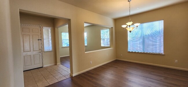 Building Photo - Beautiful Ideal Family Home: 3 Bedrooms, 2...