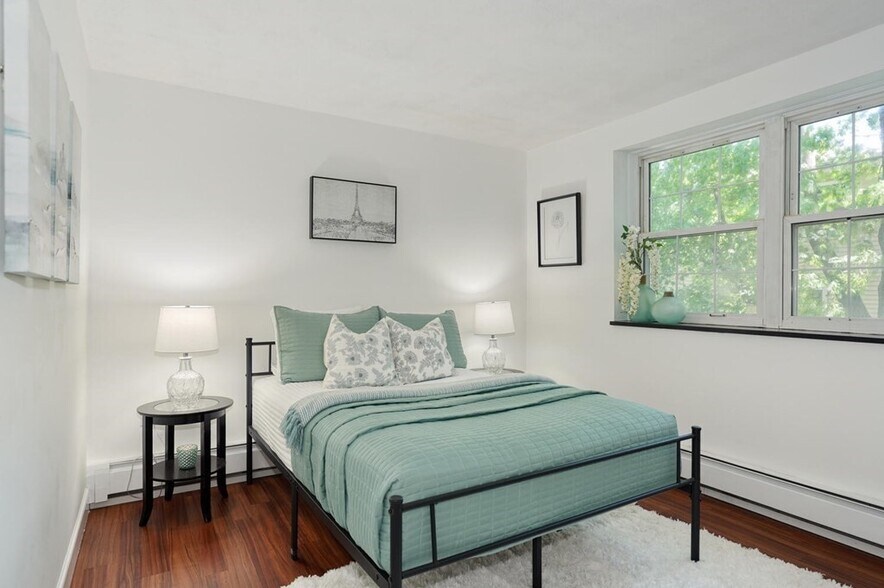 Secondary Bedroom - 99 Pleasant St