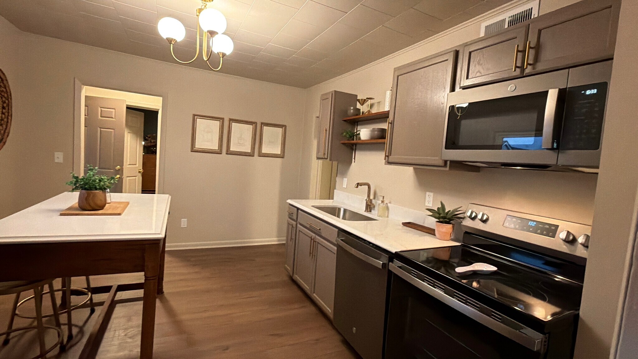 Building Photo - 1018 Mound St