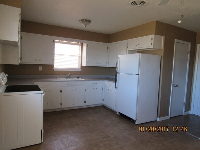 Building Photo - Rolling Meadows!!!