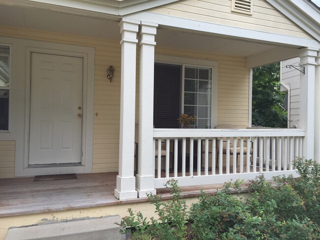 Building Photo - 403 Tynan Dr