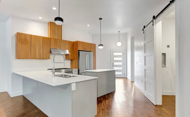 Building Photo - Beautiful Modern Condo in Rattlesnake