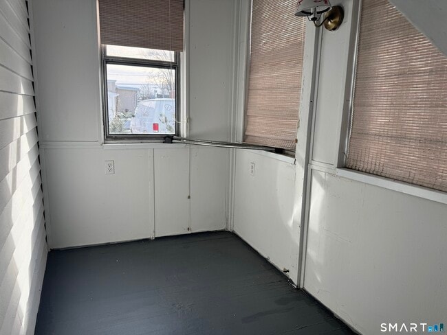 Building Photo - 704 Highland Ave