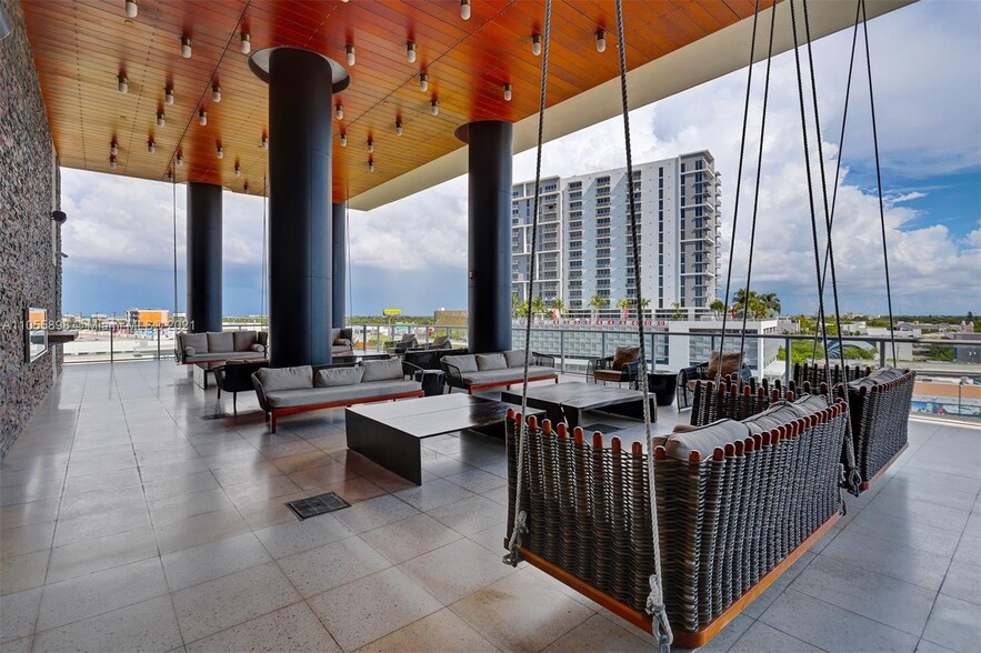 Building Photo - 3451 NE 1st Ave