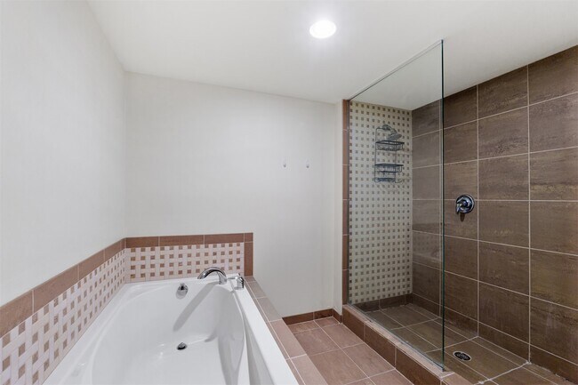 Building Photo - 915 Olive St