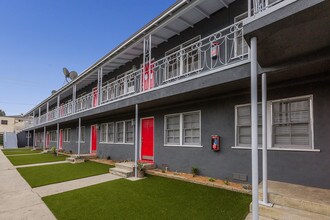 Building Photo - 1430 Chestnut Ave