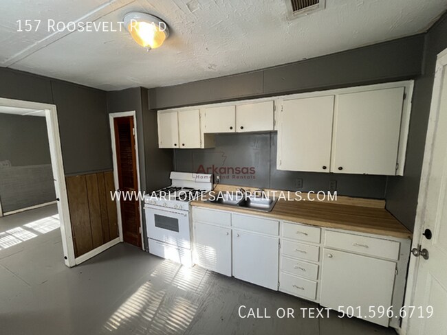 Building Photo - 157 Roosevelt Rd