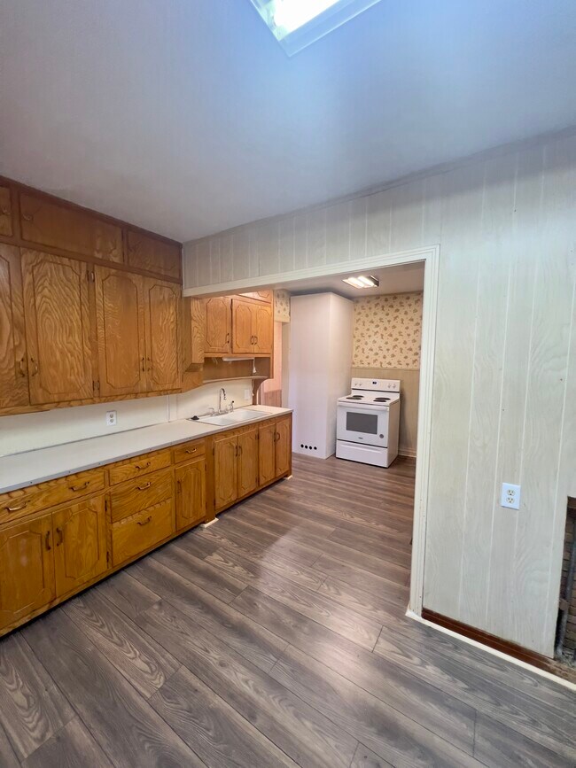 Building Photo - 325 Jackson St