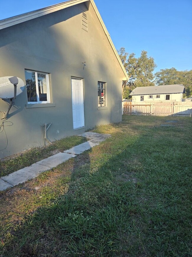 Building Photo - Charming 1-Bedroom Home for Rent in Zephyrhills!