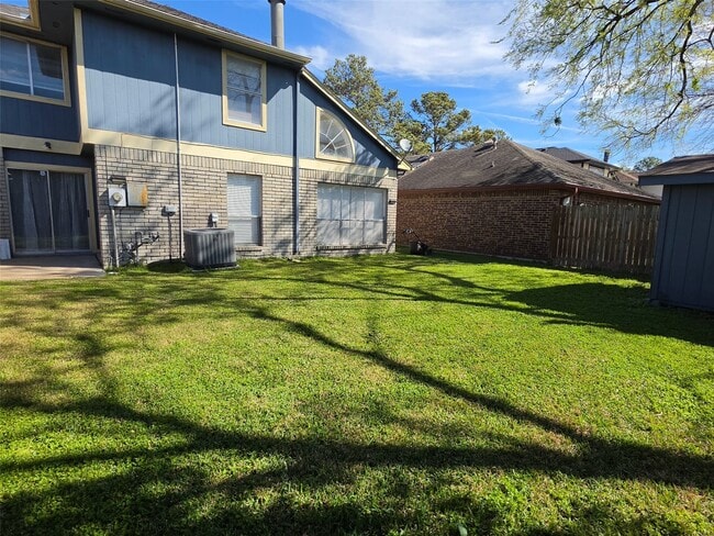 Building Photo - 13939 Plantation Valley Dr