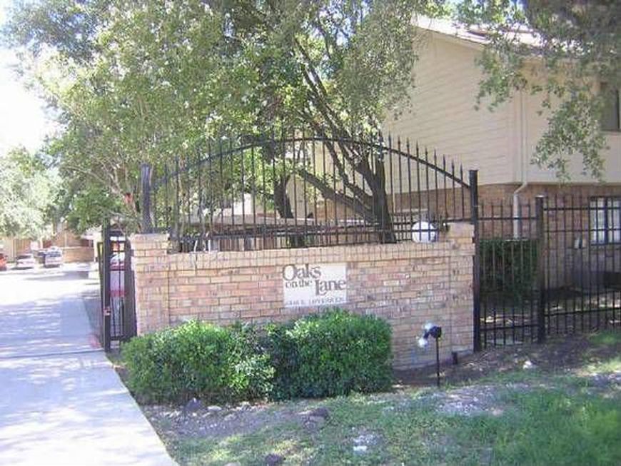 Security Gate - 6646 E Lovers Ln