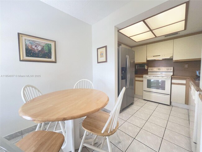 Building Photo - 9255 SW 125th Ave