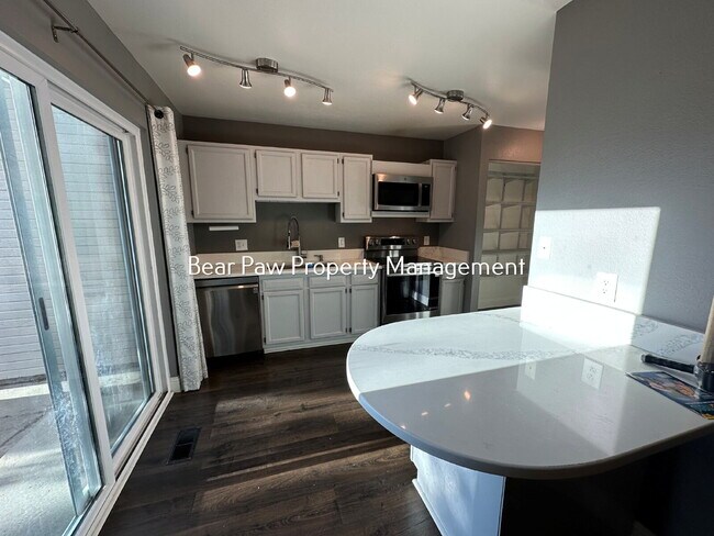 Building Photo - Spacious 3-Bed, 3-Bath Gem in Arvada!"