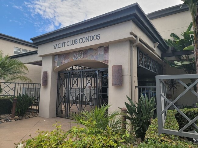 Building Photo - 1021 Scott St