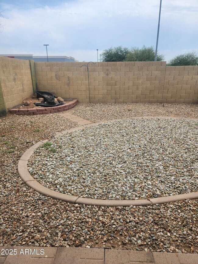 Building Photo - 15273 N Gil Balcome Ct