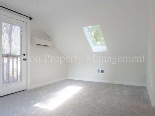 Building Photo - 2 BD/ 1 BA // Cottage Get Away just off of 42nd St // $1,875 per month // Pet Friendly*