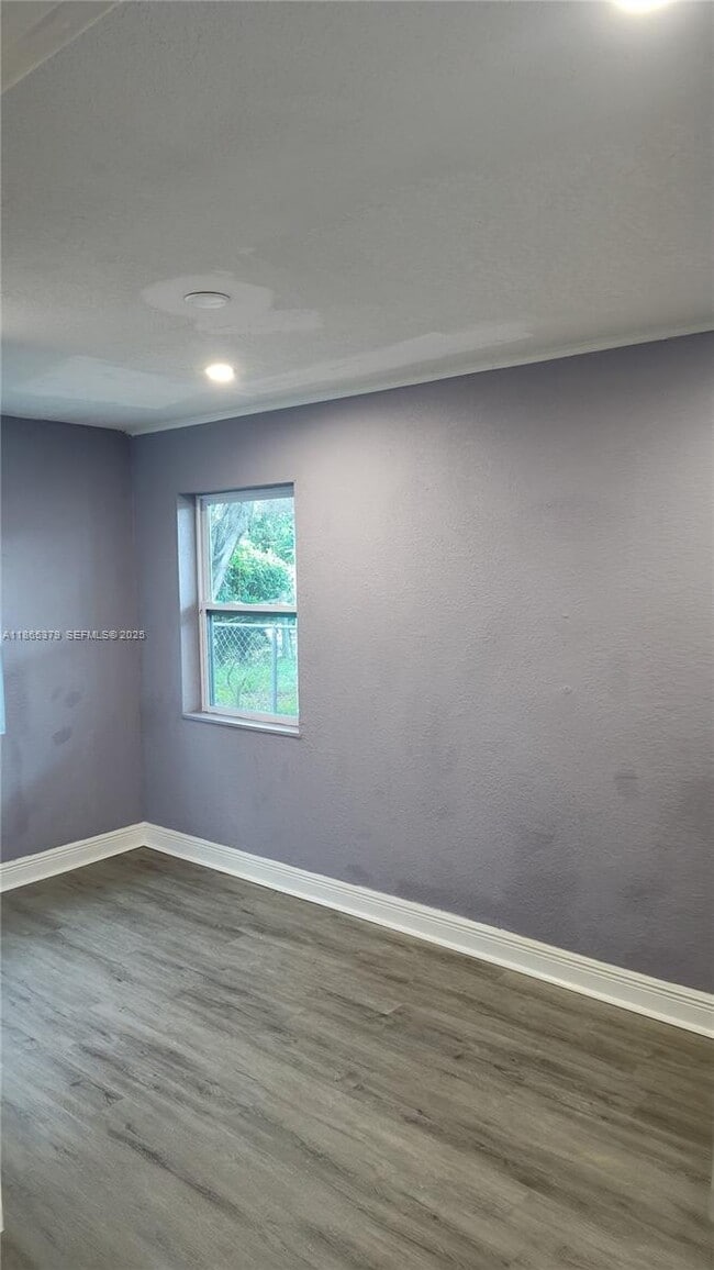 Building Photo - 849 W 2nd St