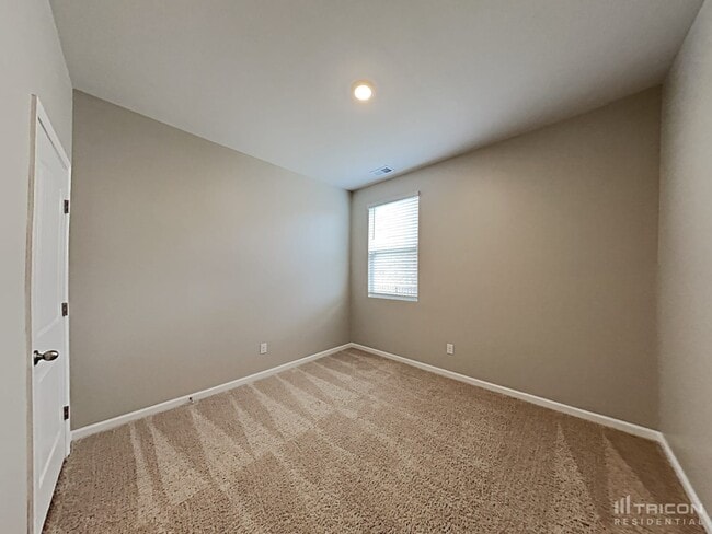 Building Photo - 2082 Sunflower Dr
