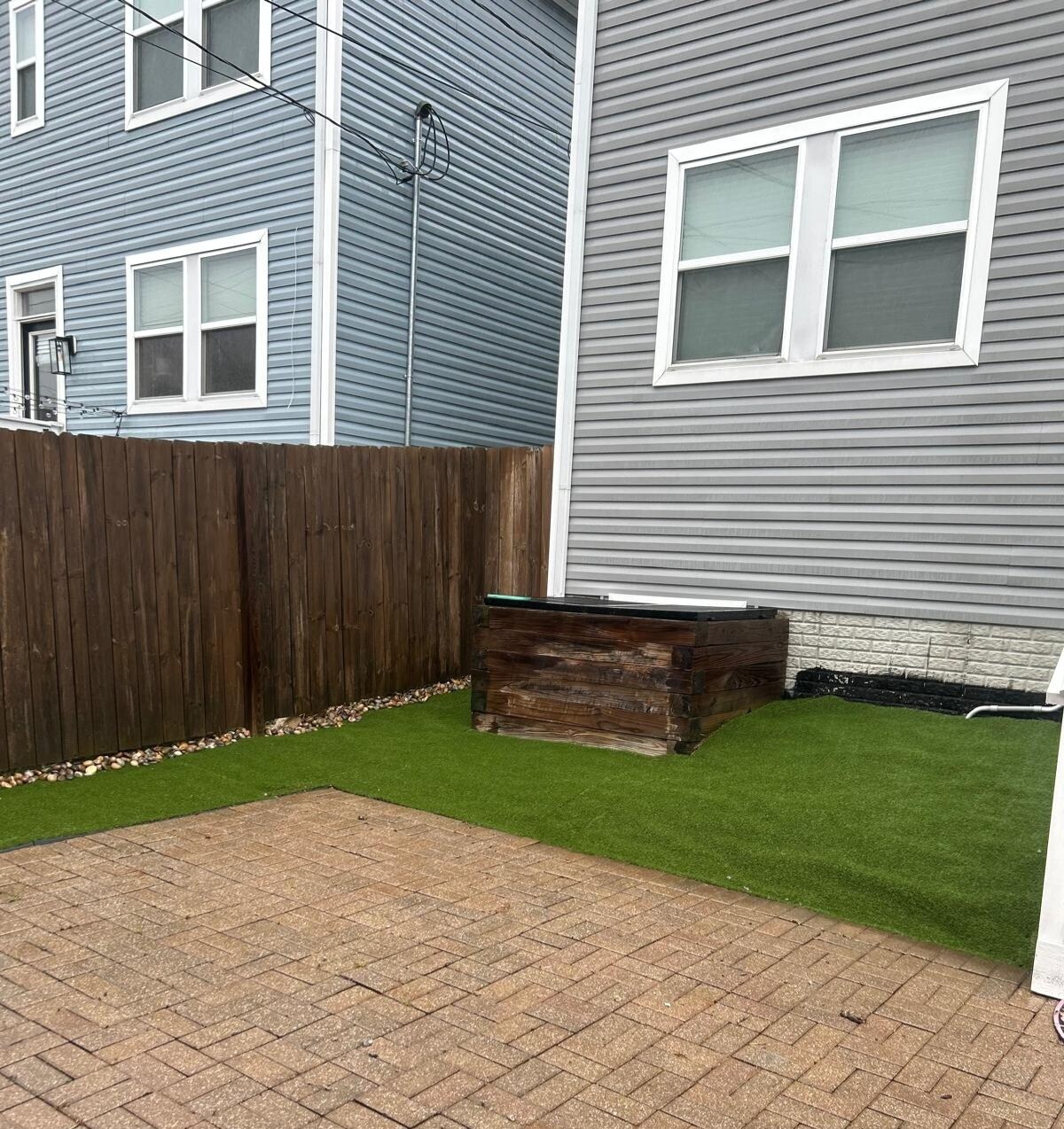 Building Photo - 1335 N Grant Ave