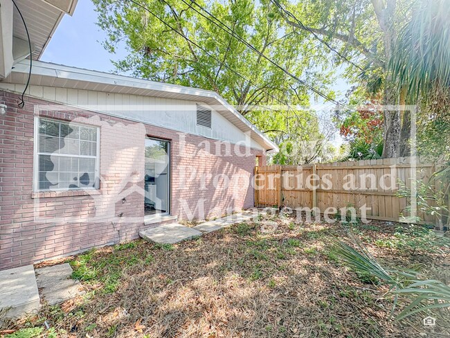 Building Photo - 420 Allamanda Dr