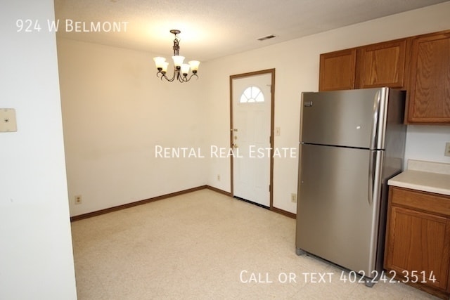 Building Photo - 924 W Belmont-