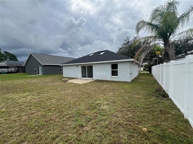 Building Photo - 470 Windrush Dr