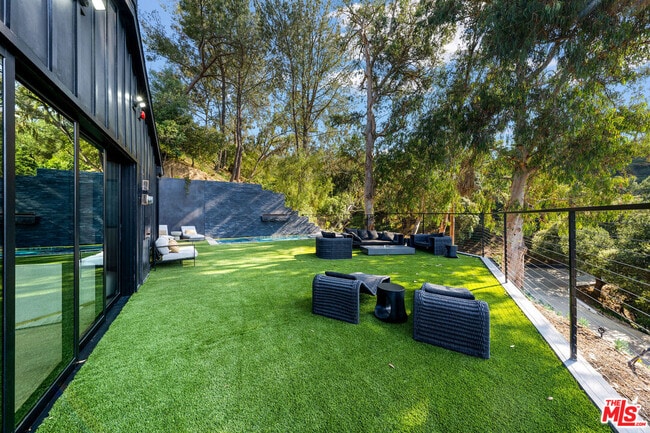 Building Photo - 3140 Coldwater Canyon Ave