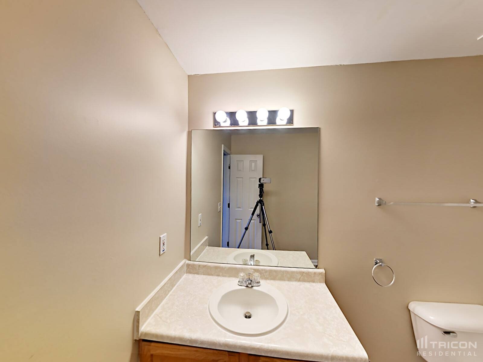 Building Photo - 831 Asbury Trail