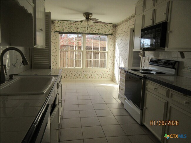 Building Photo - 906 Illinois Ave